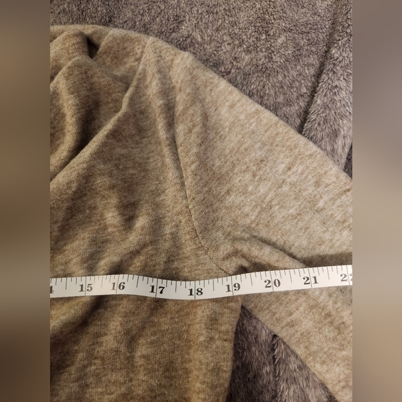 NWT Large Blu Ivy boutique creamy grey-beige off shoulder sweater - Picture 11 of 14